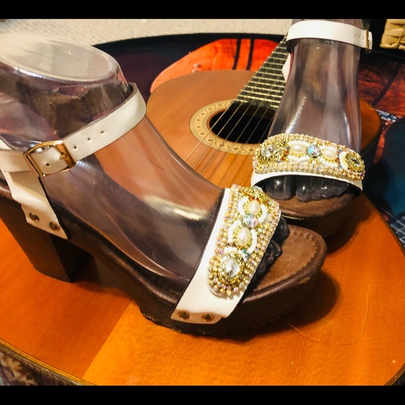 🌺Natures Breeze White Platform Decorative Heels! - Picture 8 of 16